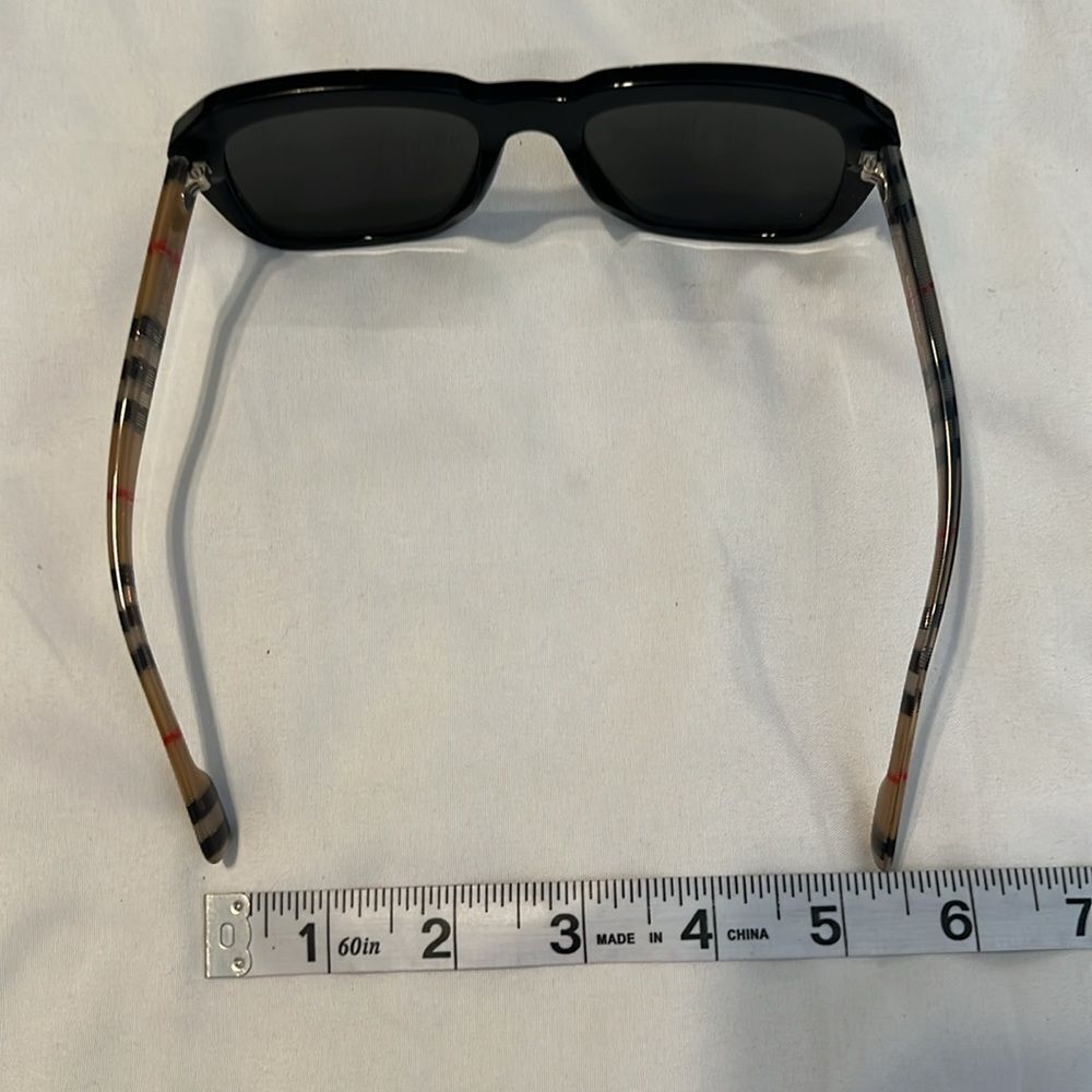 Burberry Elsa black round sunglasses signature print stems excellent condition - Picture 9 of 11